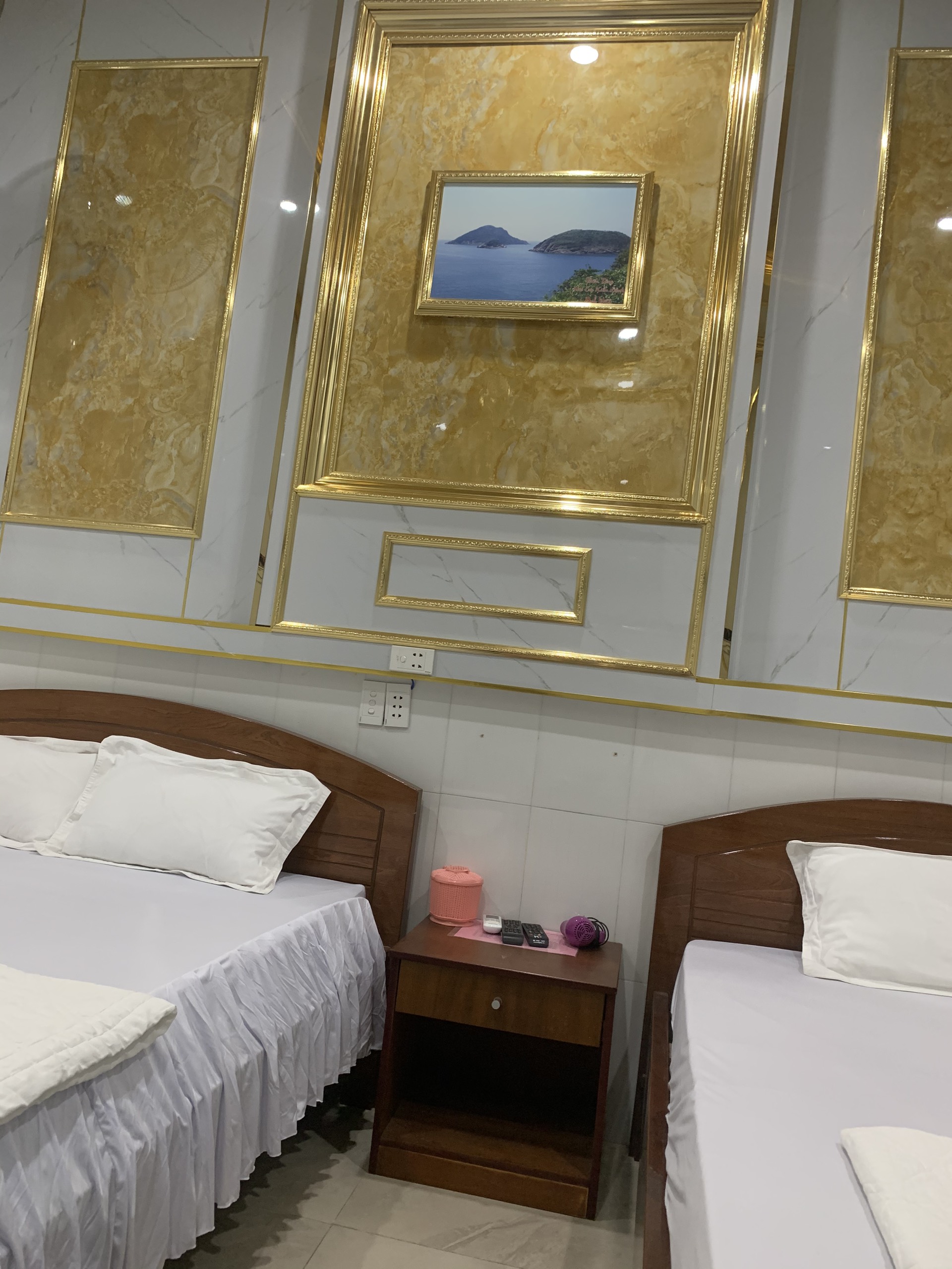 Phòng Đôi 4 người 1 trẻ em - Hotel Long An Côn Đảo