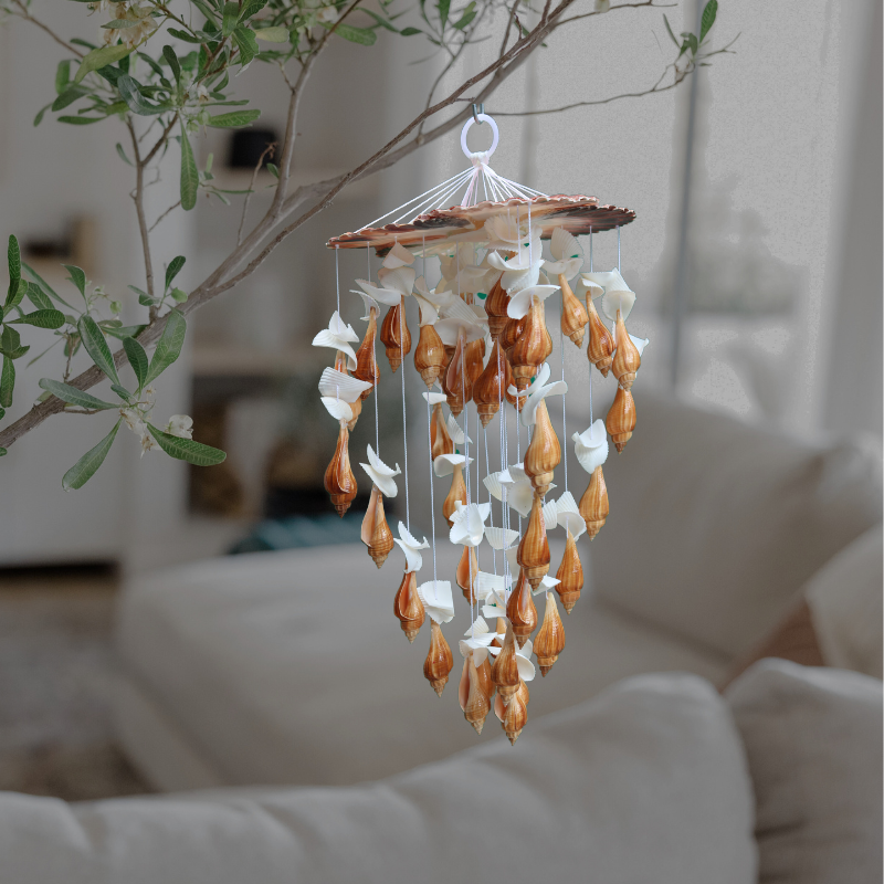 Chuông gió làm từ vỏ ốc biển