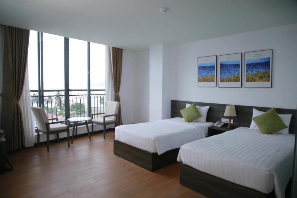 Phòng Deluxe 2 Giường Đơn Nhìn Ra Biển - THE NHA TRANG BUSINESS HOTEL