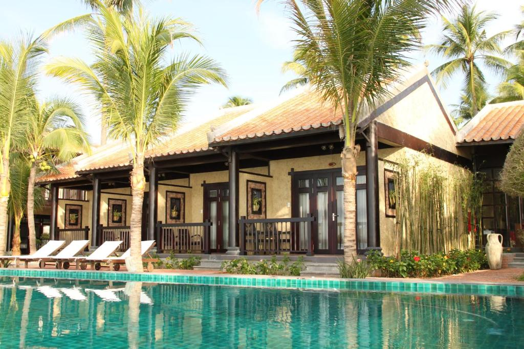 Phòng Deluxe - Bên Bờ Hồ - Lotus Village Resort