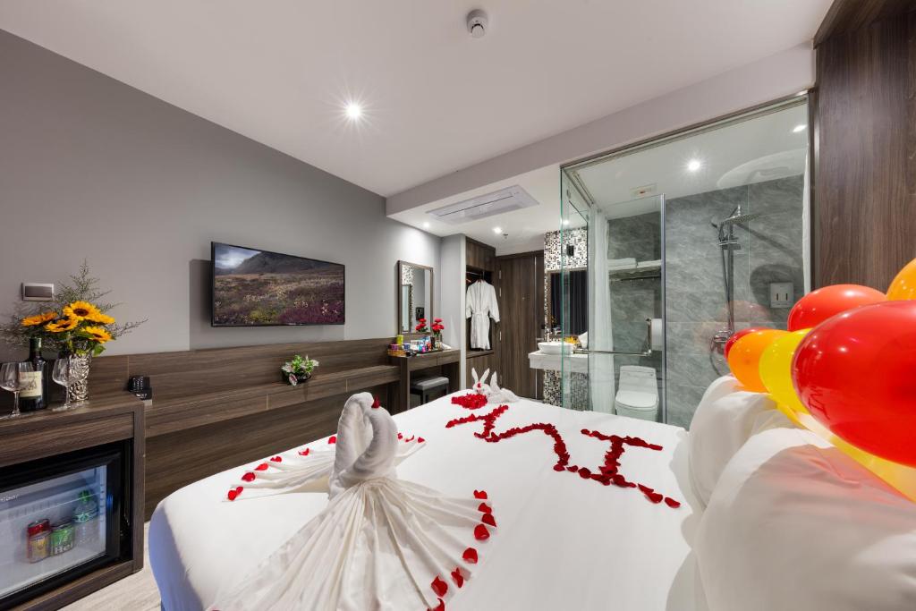Phòng Deluxe nhìn ra một góc biển - Ivy Hotel Nha Trang