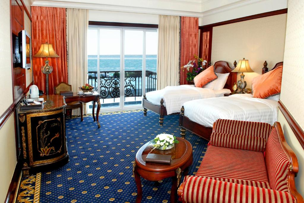 Phòng Deluxe 2 Giường Đơn Nhìn Ra Biển - The Imperial Hotel & Resort