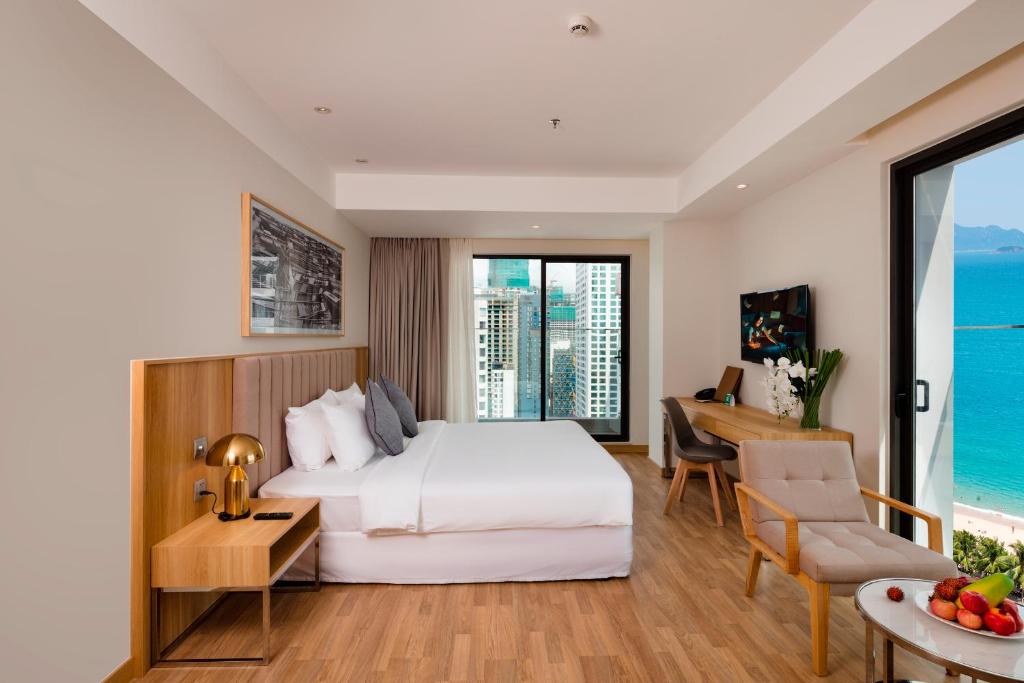Suite Junior Nhìn Ra Biển - Nagar Hotel Nha Trang