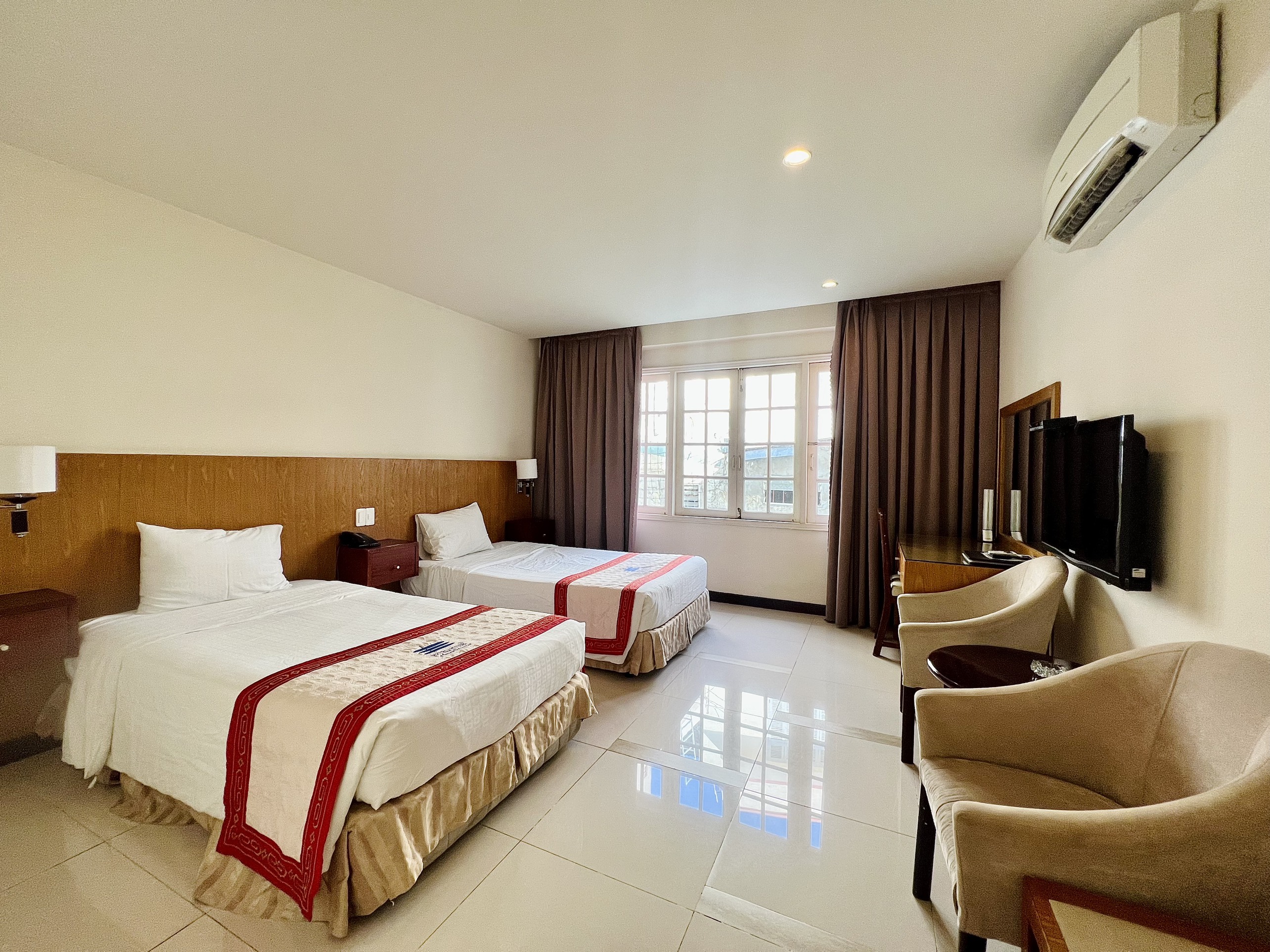 Phòng Standard Twin - Khách sạn Petro House