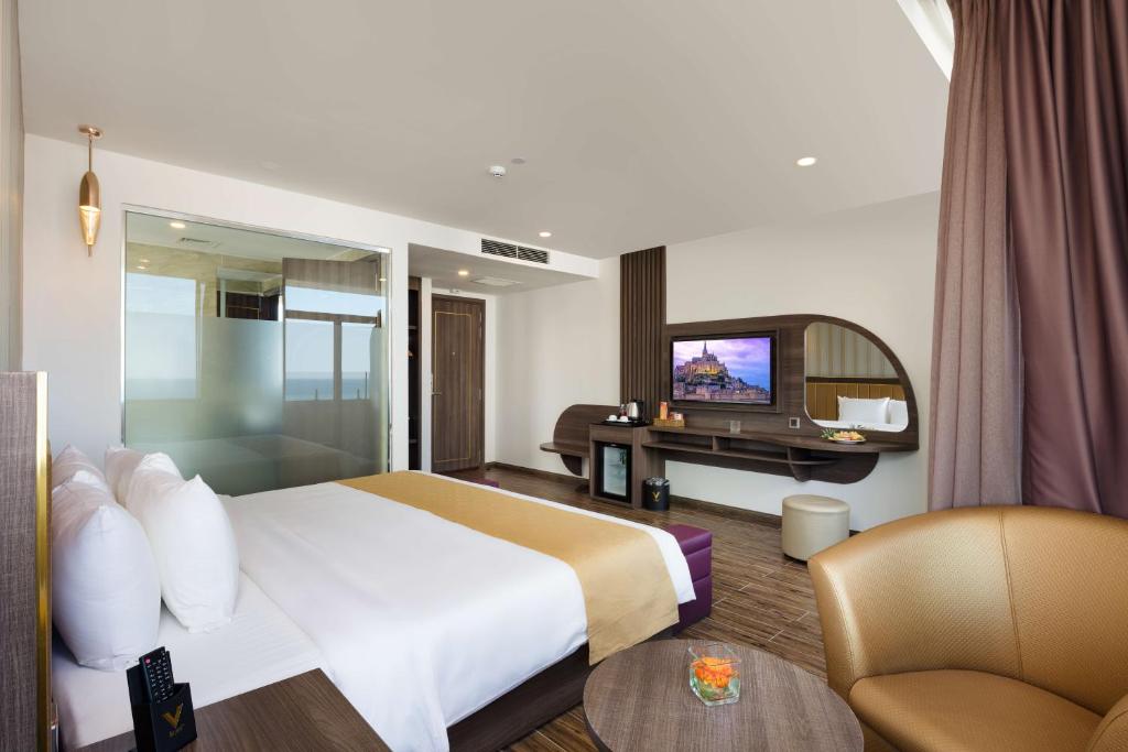 Phòng Executive Có Ban Công Nhìn Ra Biển - V Hotel Nha Trang