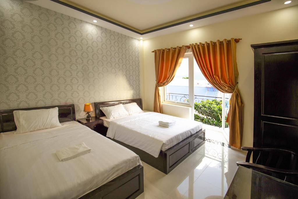 Phòng cho 3 người có Ban Công - An Phát Hotel