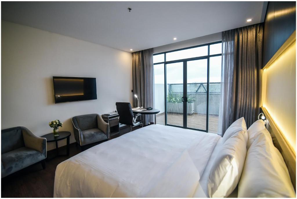 Phòng Premier Có Giường Cỡ King - The Mira Central Park Hotel