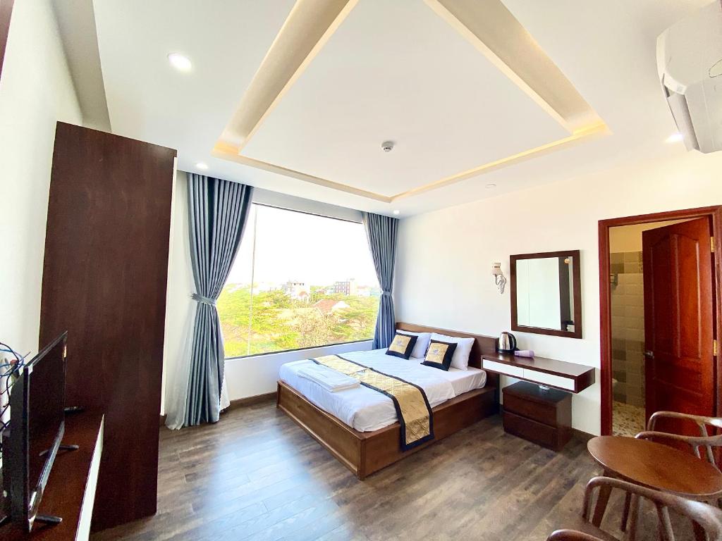 Phòng Giường Đôi Hướng Núi - Hotel Đức Thành