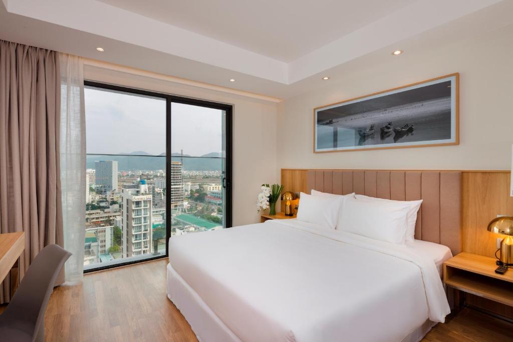 Phòng Deluxe Giường Đôi Nhìn Ra Thành Phố - Nagar Hotel Nha Trang