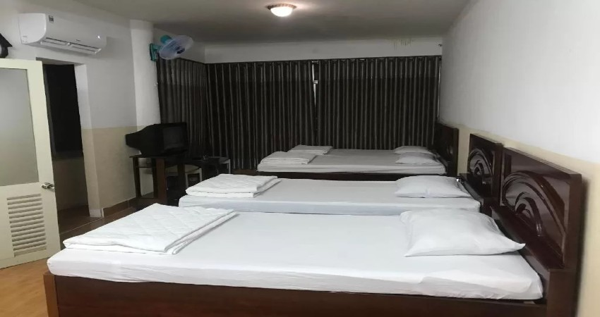 Phòng 8 người - Khách sạn Hoa Phượng Đỏ