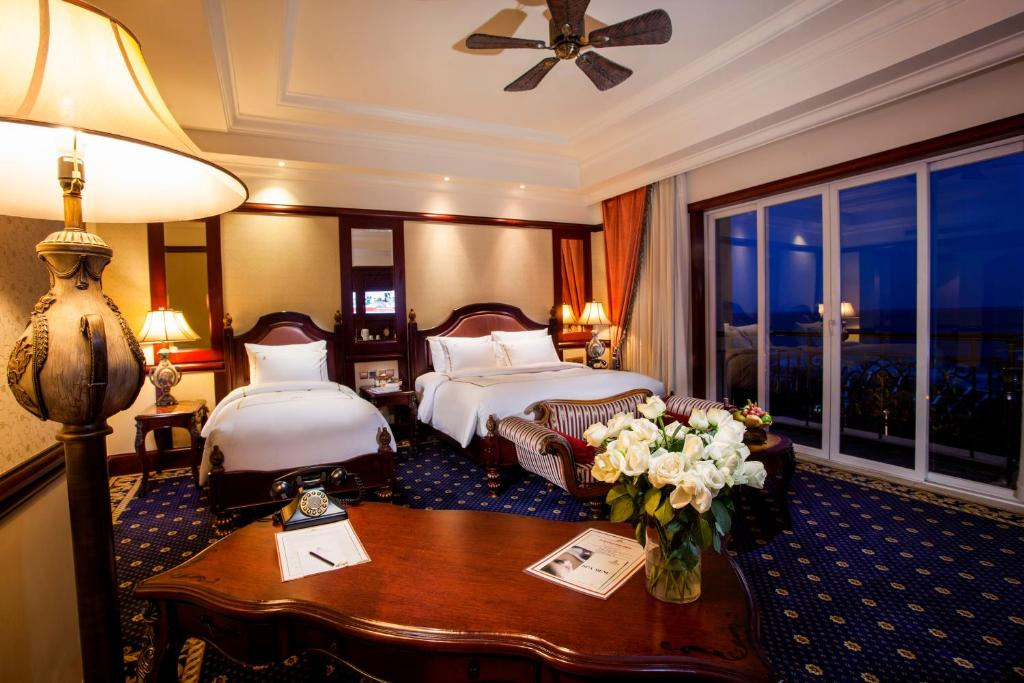 Phòng Deluxe 3 Người Nhìn Ra Biển - The Imperial Hotel & Resort