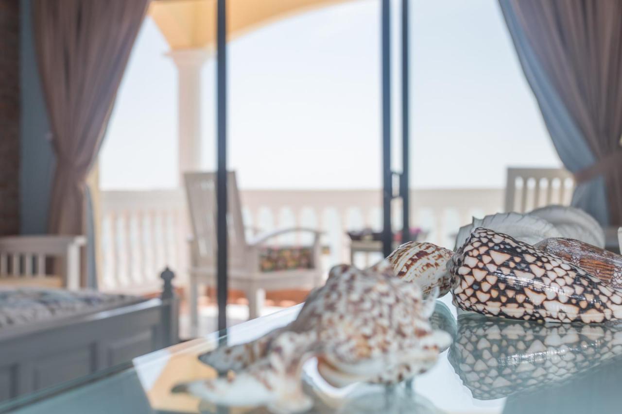 Phòng Superior 3 Người Với Tầm Nhìn Ra Hồ bơi Và Vườn - Grace Boutique Resort