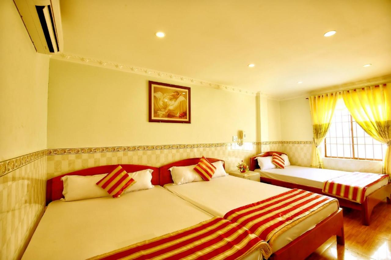 Phòng 3 giường - Hotel Hoàng Linh