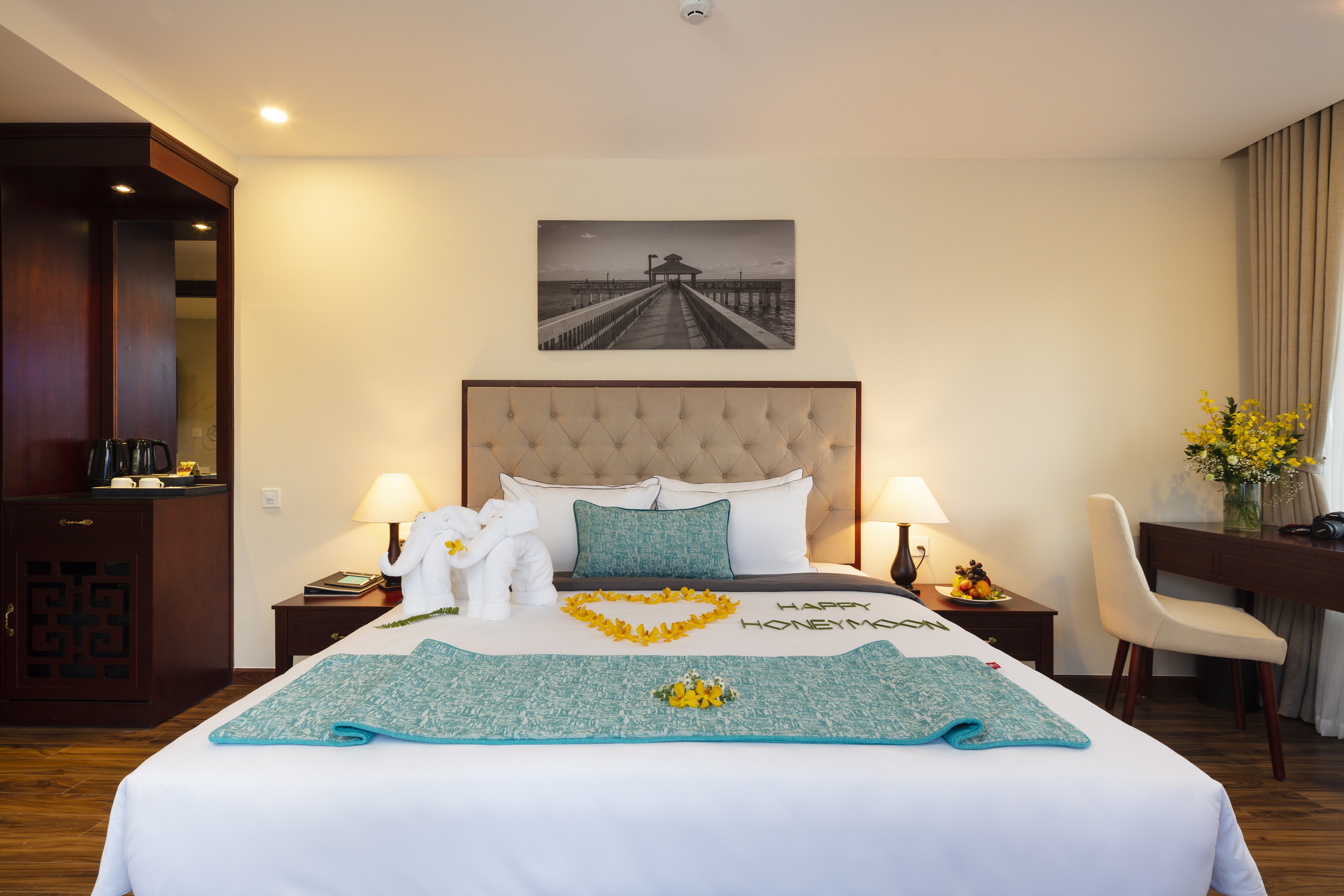 Deluxe Hướng Thành Phố 1 Giường Đôi / 2 Giường Đơn