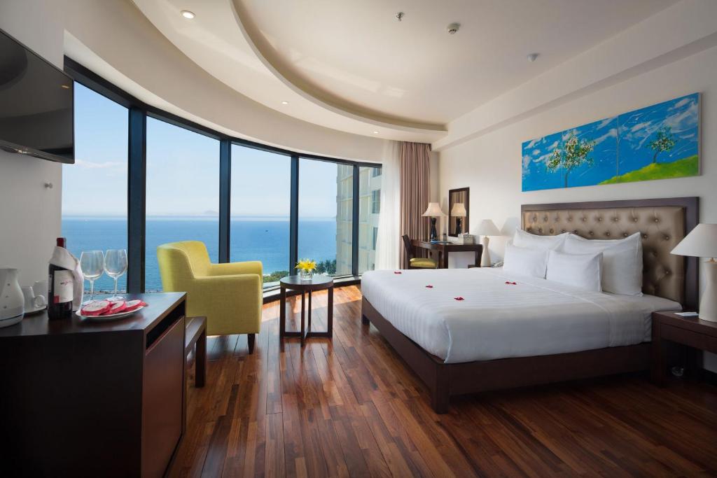 Phòng Club Luxury Nhìn ra Biển - LegendSea Hotel