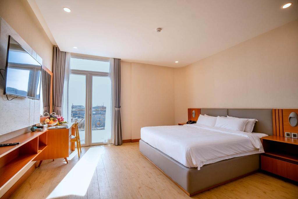 Phòng Deluxe Giường Đôi - Bella Vita Hotel