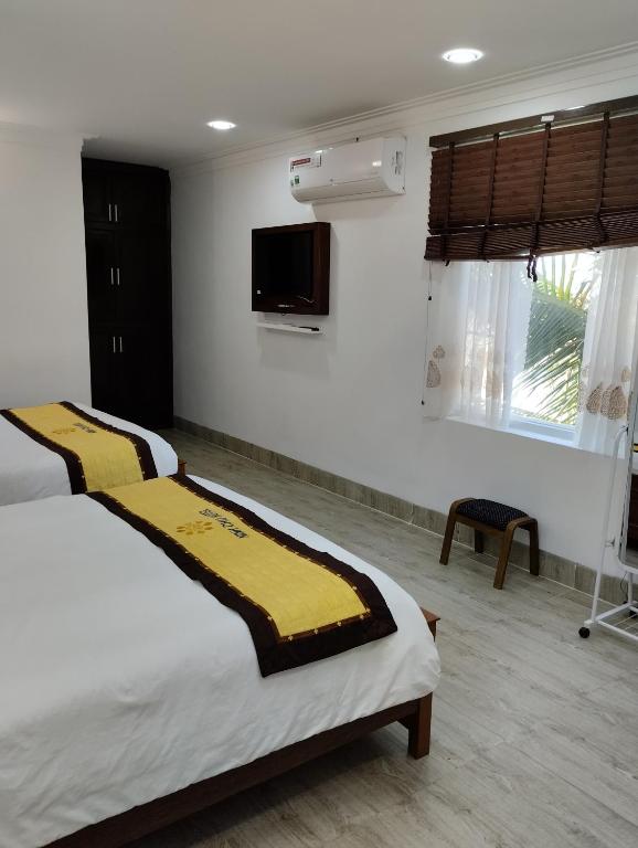 Phòng Gia Đình Có Ban Công - Khách Sạn Ninh Chữ 2