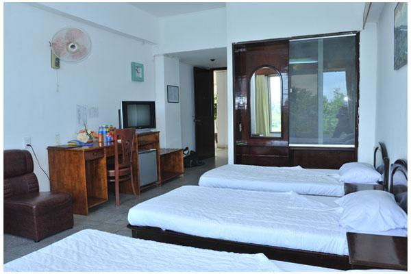 Phòng 6 người - Khách sạn Hoa Phượng Đỏ