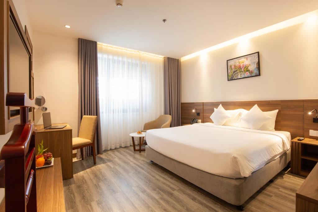 Phòng Deluxe Giường Đôi - Merlot Hotel Nha Trang