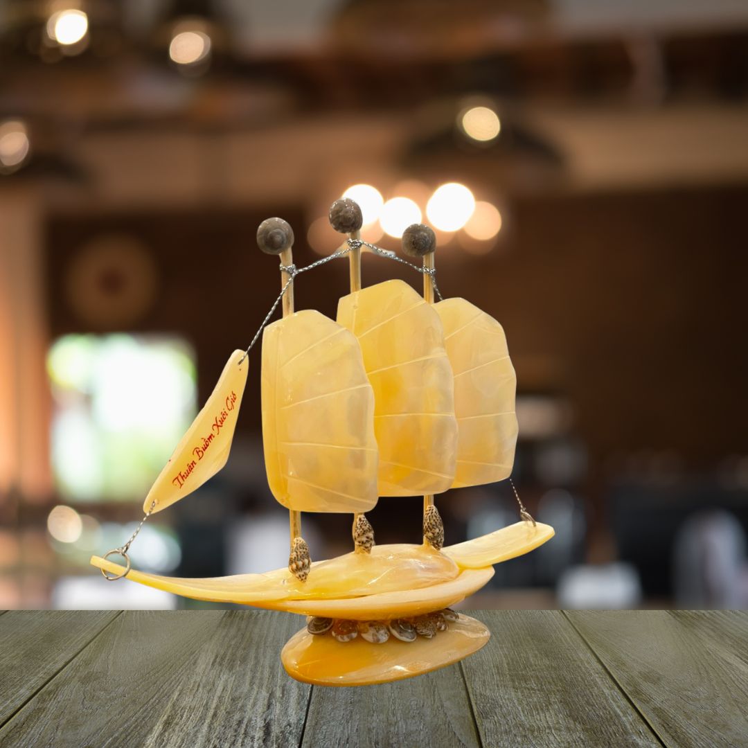 Thuyền làm từ vỏ ốc biển