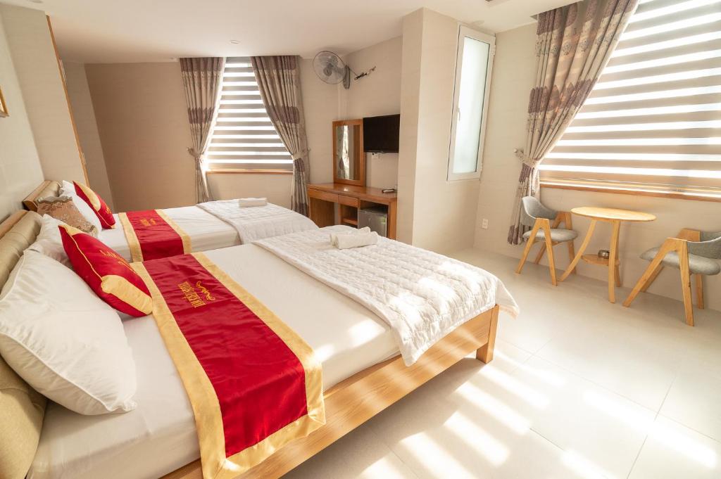 Phòng Giường đôi Deluxe (2 Người lớn + 1 Trẻ em) - Lam Kiều Hotel