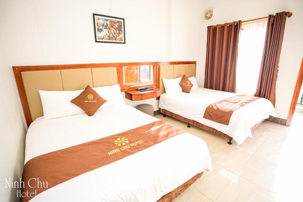 Phòng 4 Người Có Ban Công - Khách Sạn Ninh Chữ 2