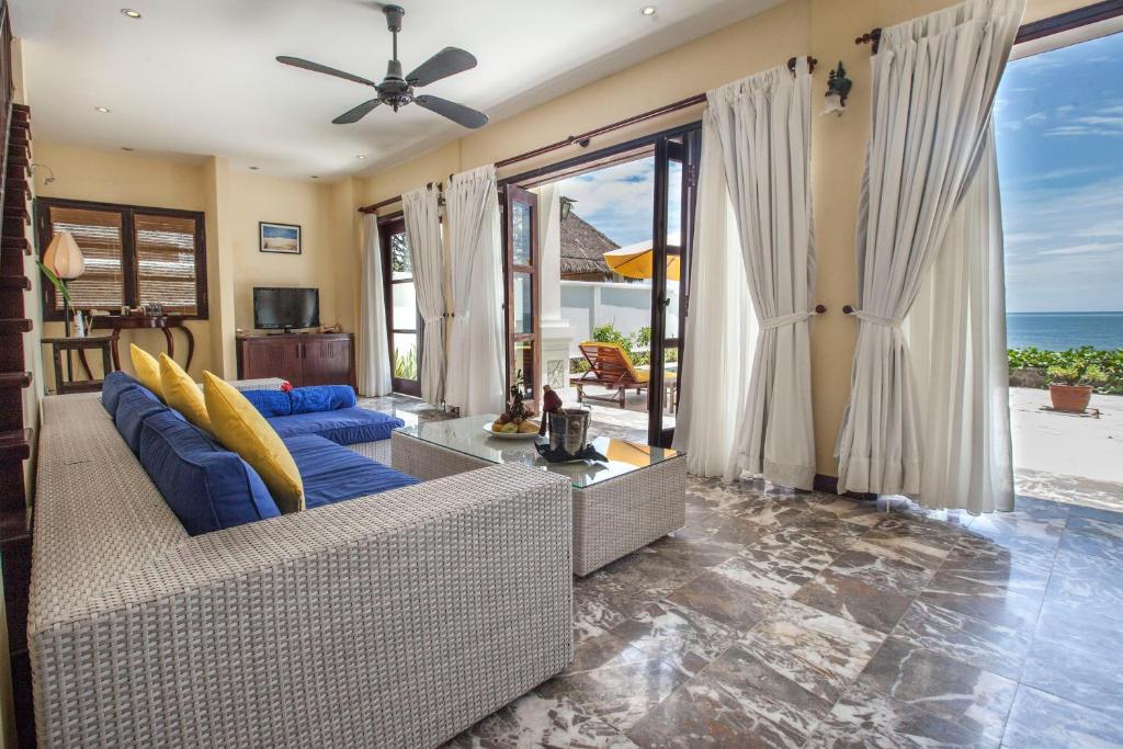 Biệt Thự - Trước Biển - Allezboo Beach Resort & Spa