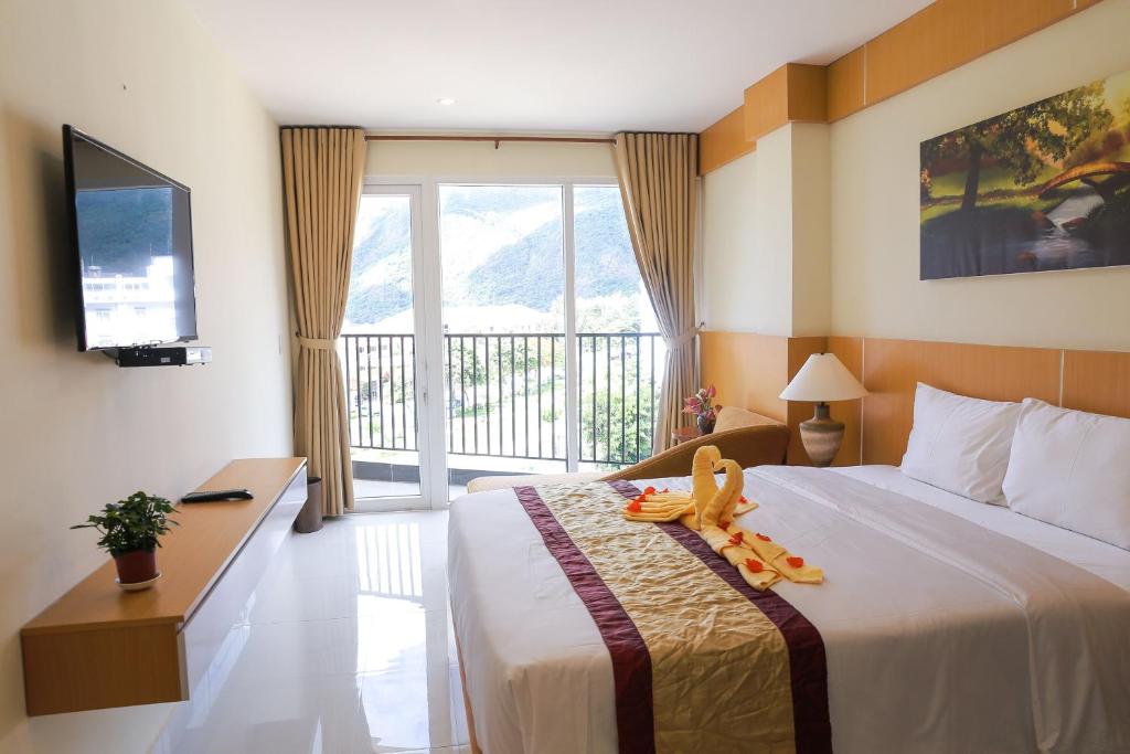 Phòng Giường Đôi Nhìn Ra Núi - Conson Hotel