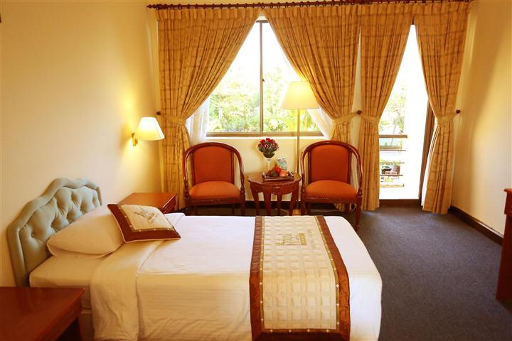 Phòng Tiêu Chuẩn - Royal Hotel