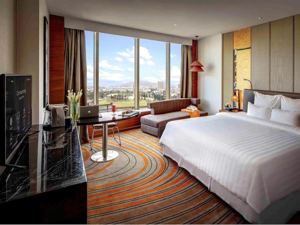 Phòng Deluxe with 1 King Bed - Khách sạn Pullman