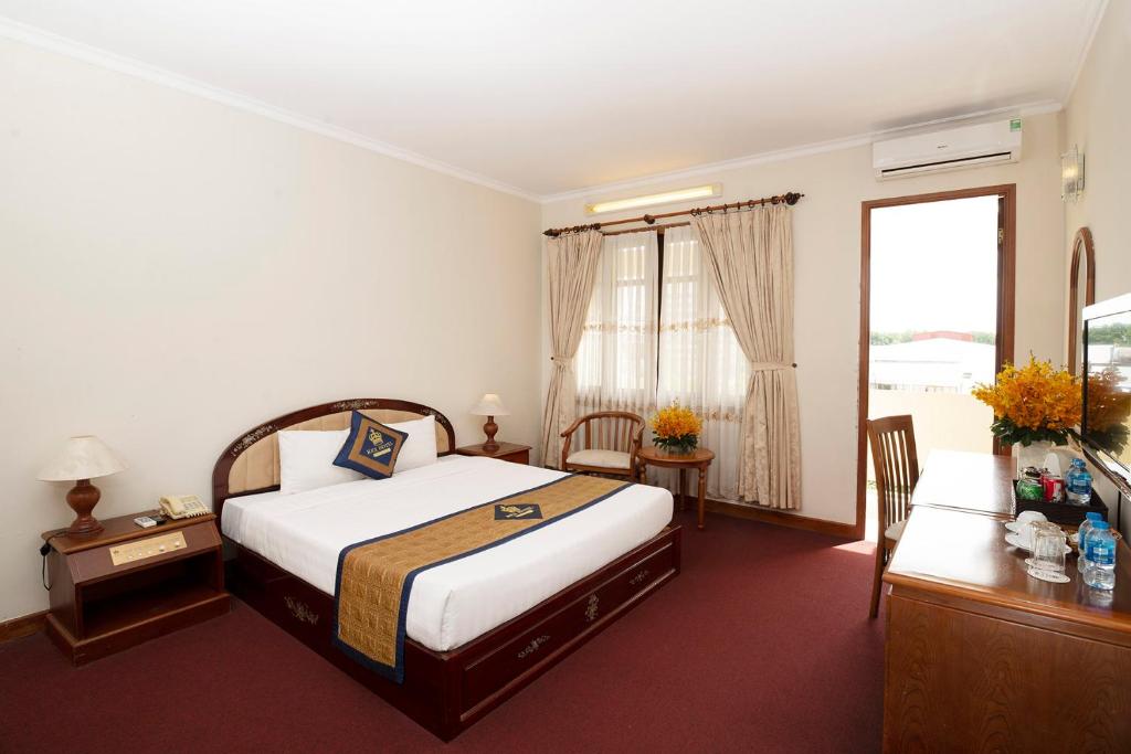 Phòng Superior Giường Đôi Nhìn Ra Biển - Rex Hotel