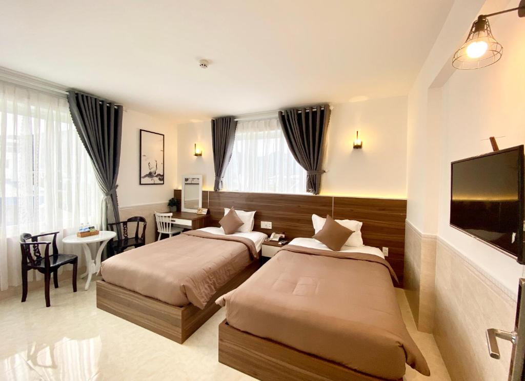 Phòng 2 Giường Đơn Nhìn Ra Núi - Tuấn Ninh Hotel