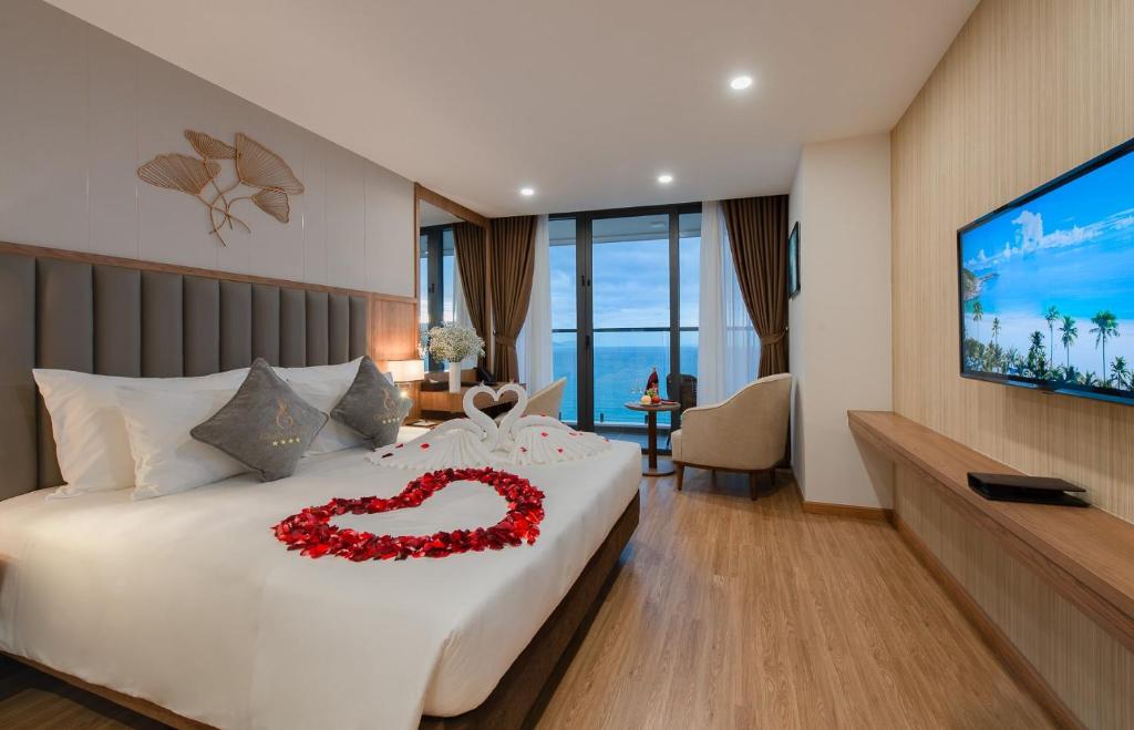 Phòng Deluxe Giường Đôi Nhìn Ra Biển - Grand Gosia Hotel
