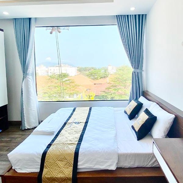 Phòng Giường Đôi Nhìn Ra Núi - Hotel Đức Thành II